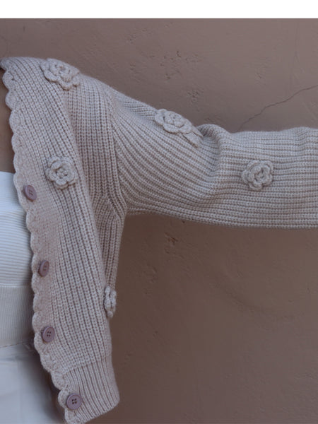 Scalloped chunky knitted cardigan